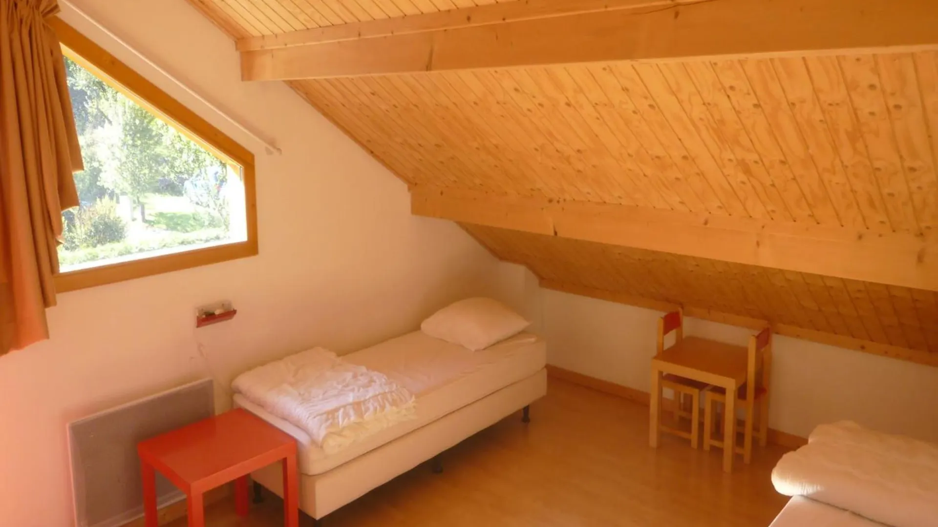 Spacious Chalet Near The Ski Area, Cleaning Included Сен-Жан-д'Ольп Франция