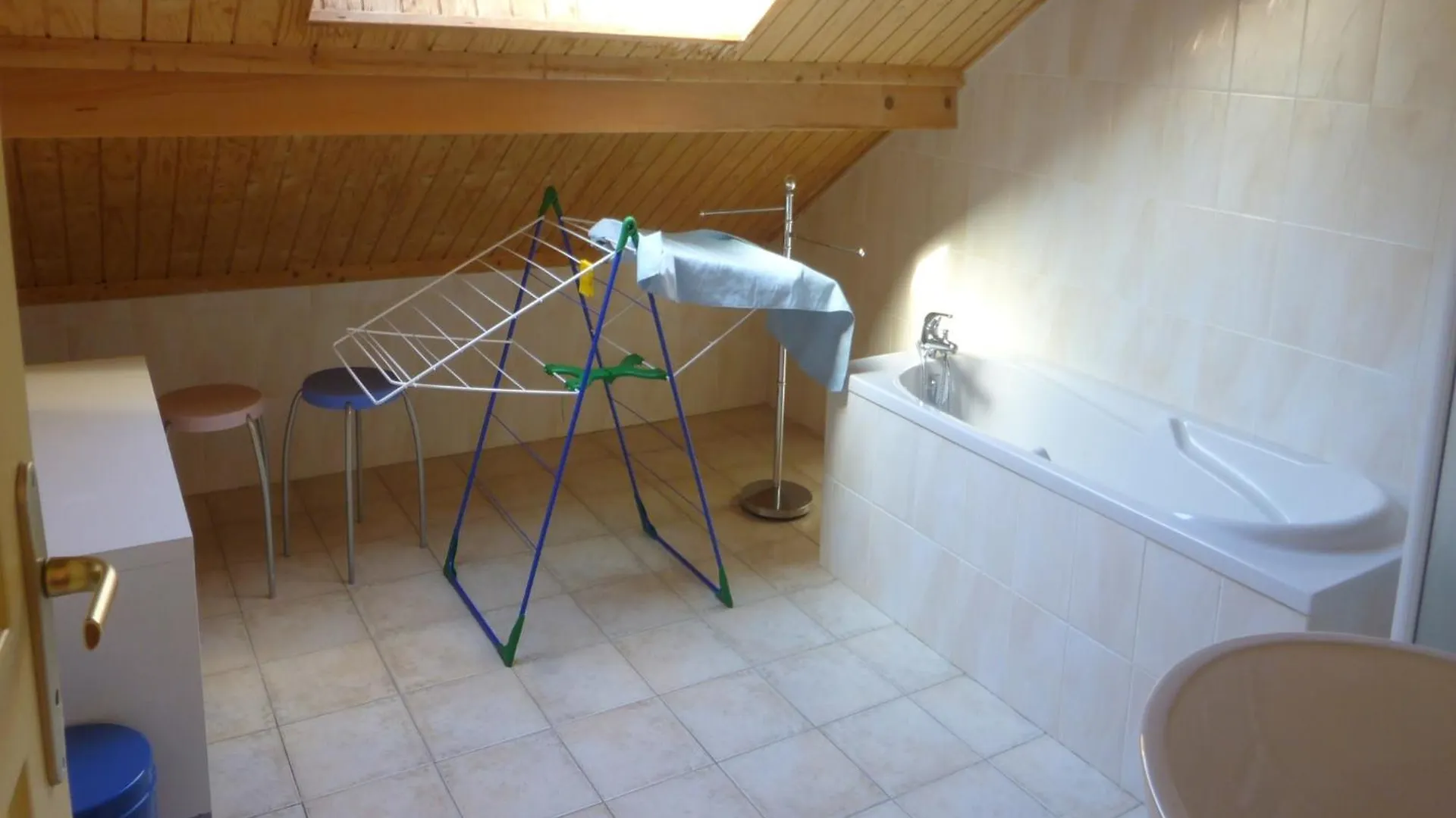 Spacious Chalet Near The Ski Area, Cleaning Included Сен-Жан-д'Ольп